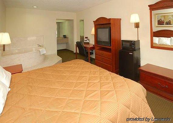 Econo Lodge Inn & Suites Gulfport Quarto foto